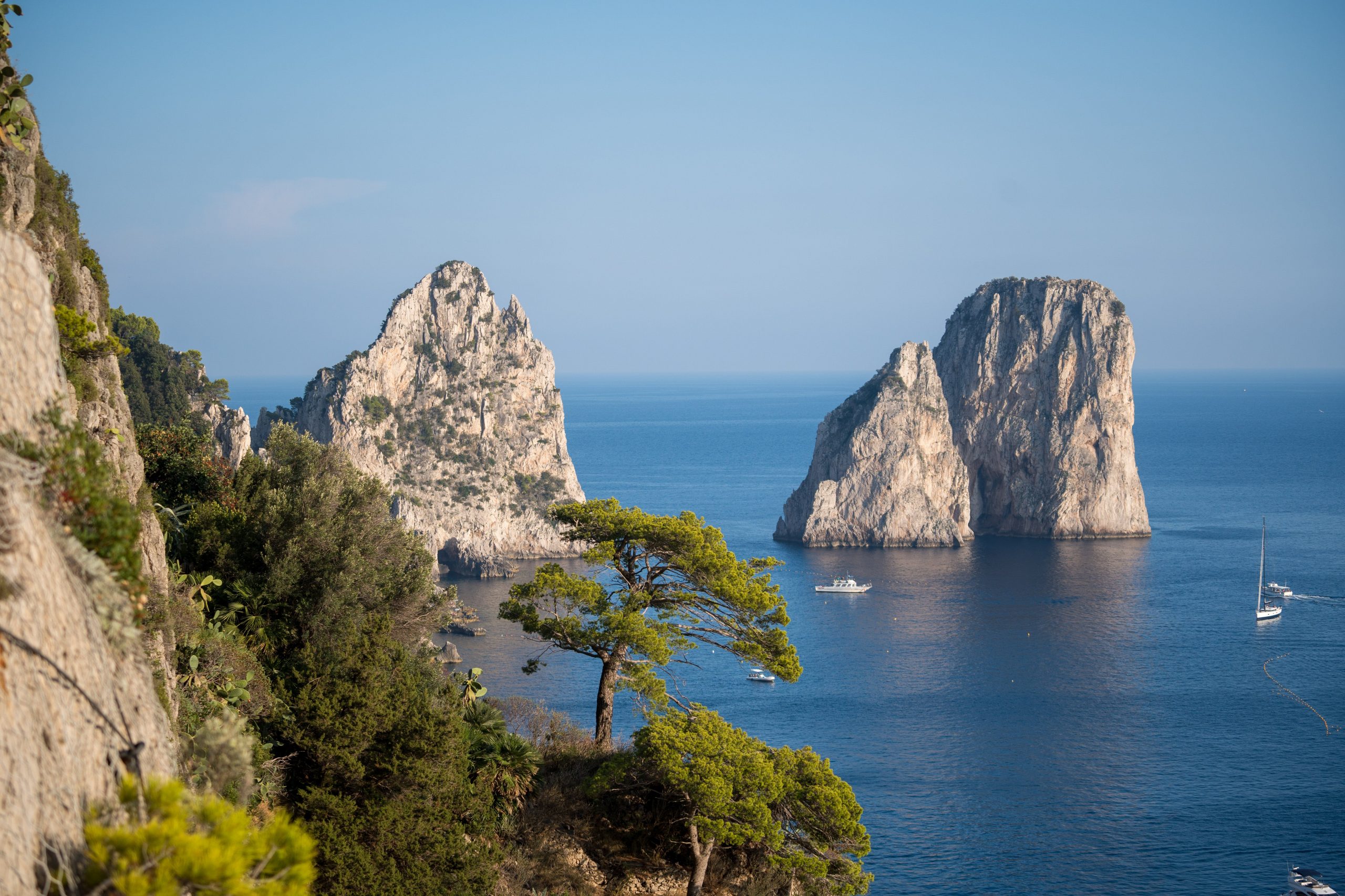 Tour in barca a Capri con vista sui Faraglioni e Grotta Azzurra - Vento in Poppa Charter